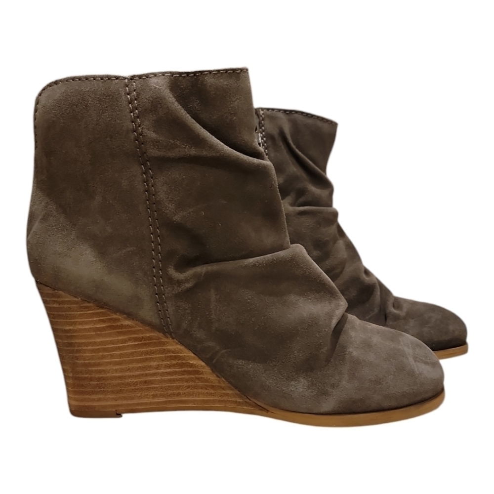 NEW DIBA Bailey Suede Bootie Size 9 - Picture 2 of 5